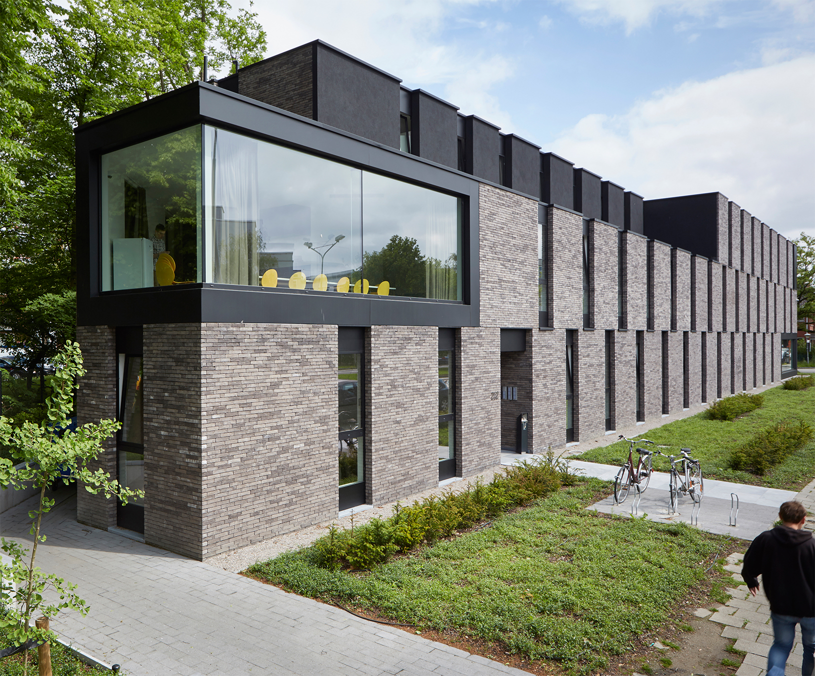 ditail-materiales-ter_iluzo-pagus-grijs-zwart_ap_architects_or-architecten