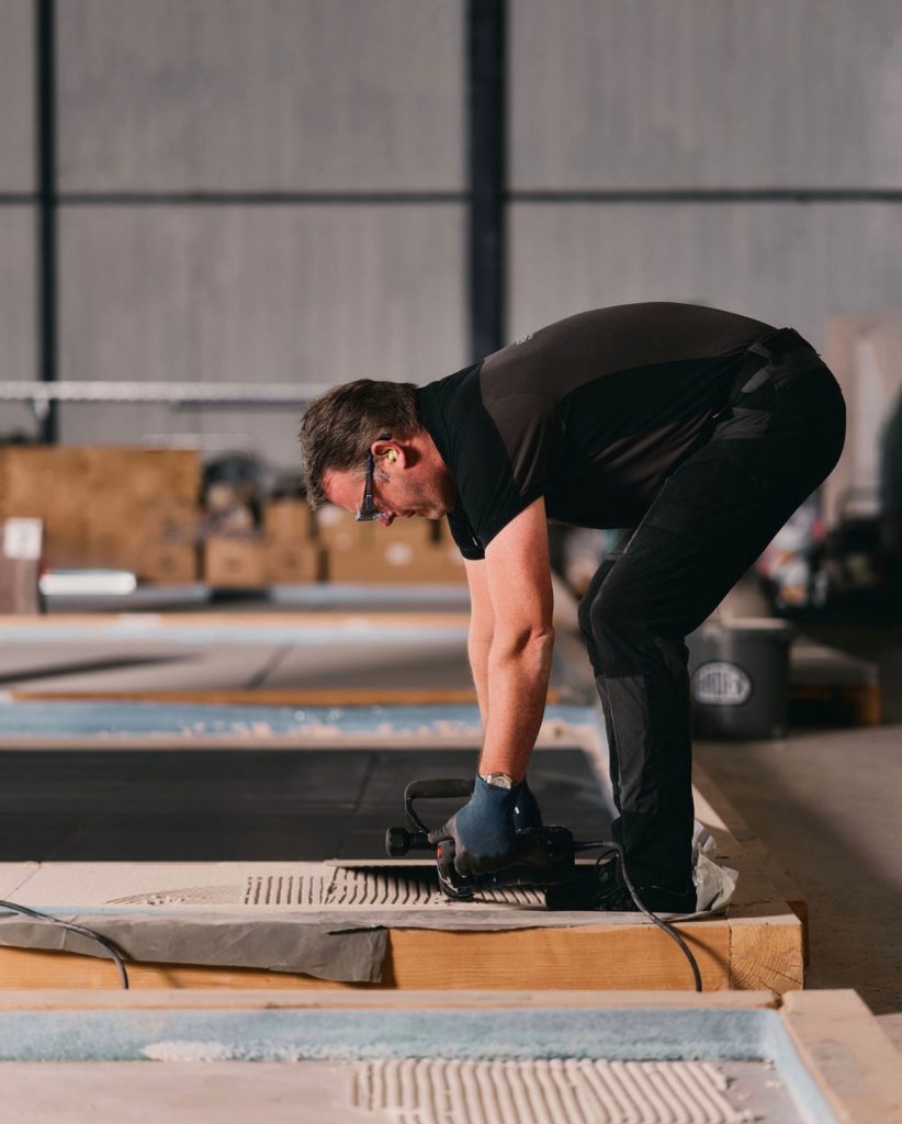 La combinación de baldosas de alta calidad con el nuevo mortero CircuTec® hace que la instalación desmontable sea accesible para cualquier profesional.